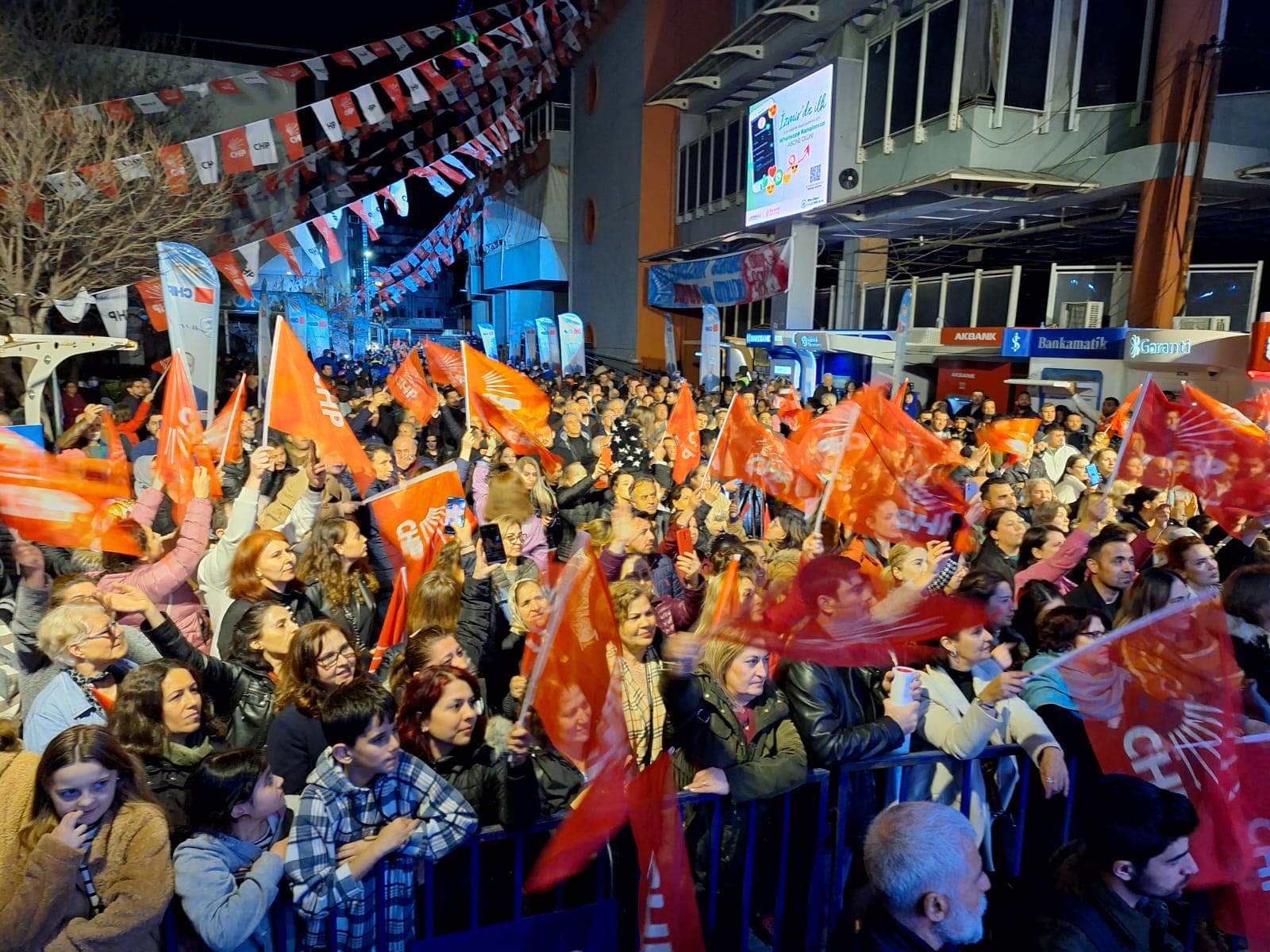 Tugay ve Eşki Çamdibi'nde coşkuyla karşılandı 