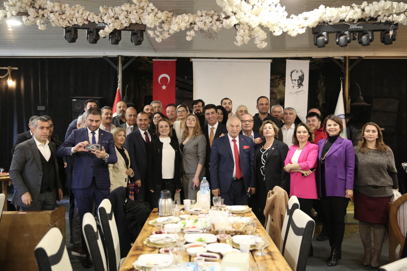 CHP’li Mutlu’dan dernek ve esnaf turu: Beş yılı omuz omuza geçireceğiz