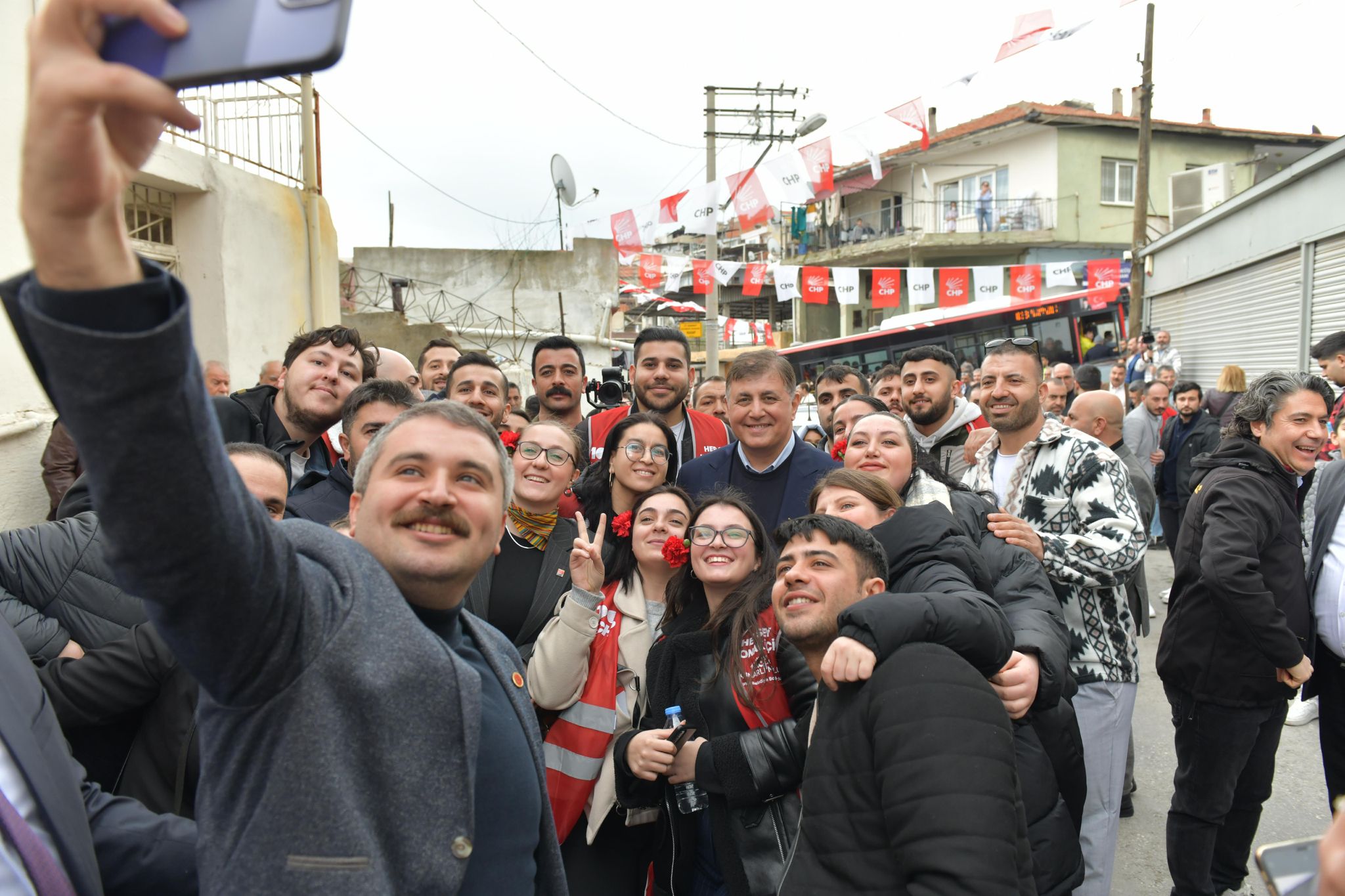 Tugay: Romanlar hak ettiği hizmeti alacak