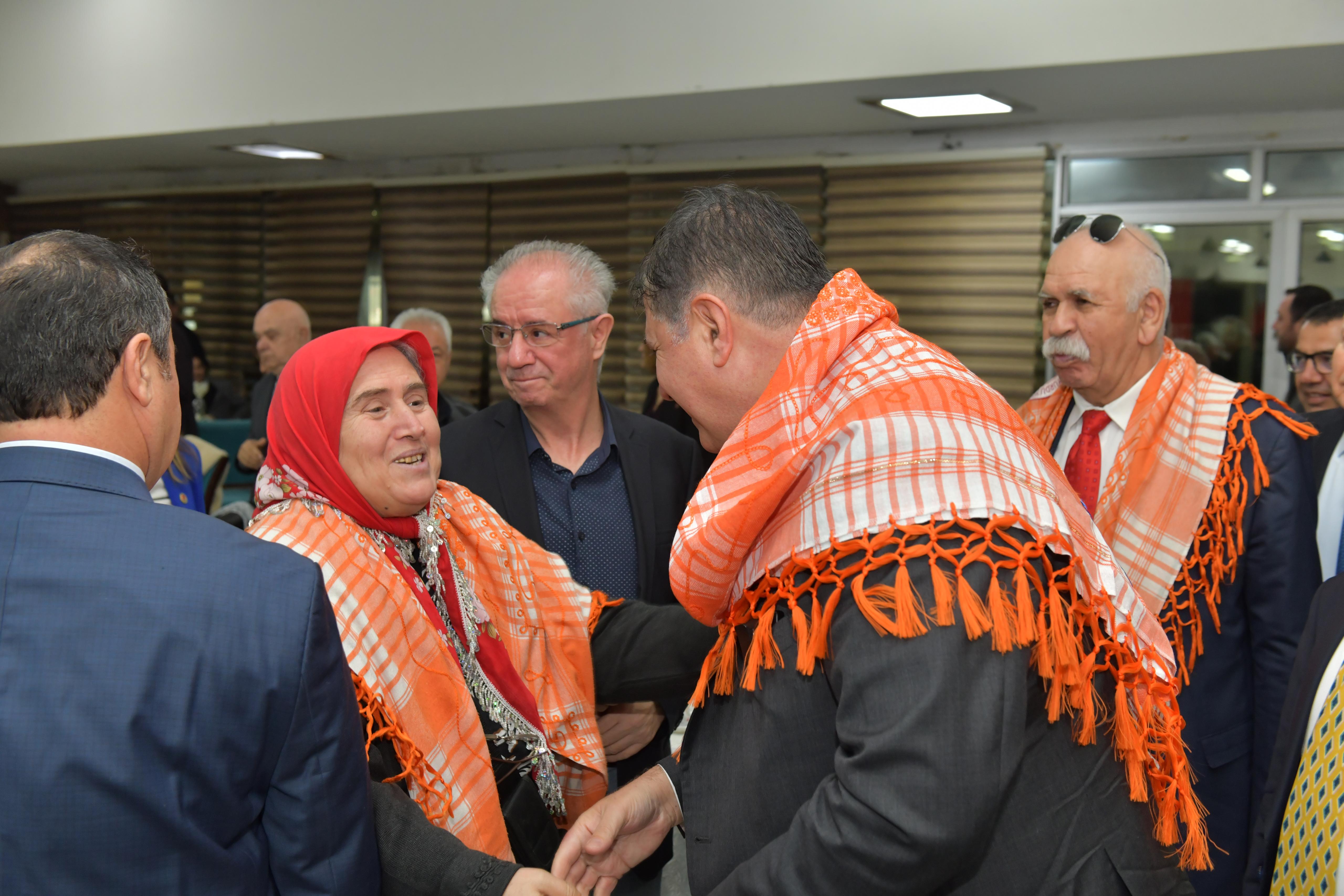 CHP adayı Tugay, İzmir’de yaşayan Manisalılar’dan katıksız destek istedi