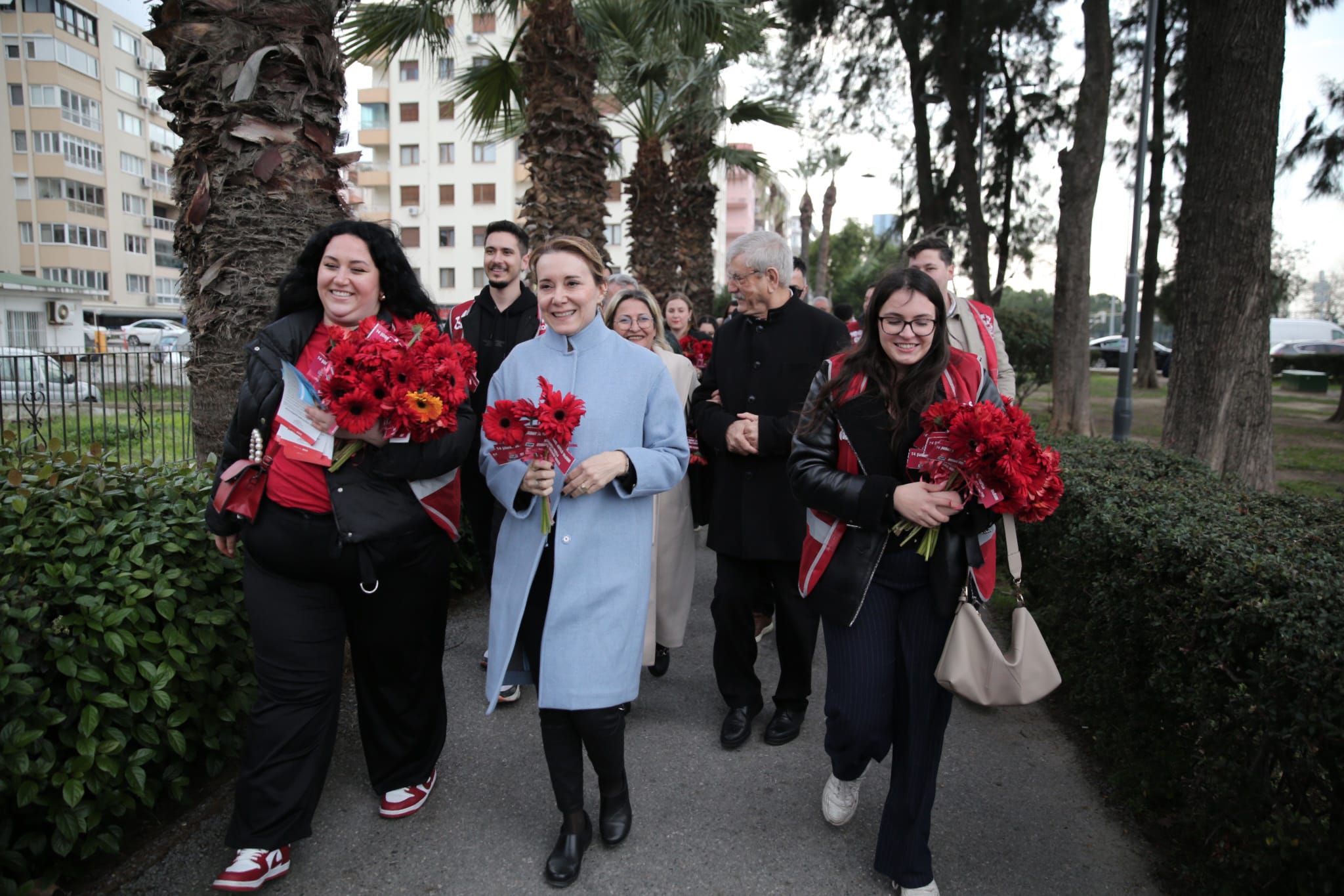 CHP'li Konak Adayı Mutlu: "Her sokağa hizmet götüreceğiz"
