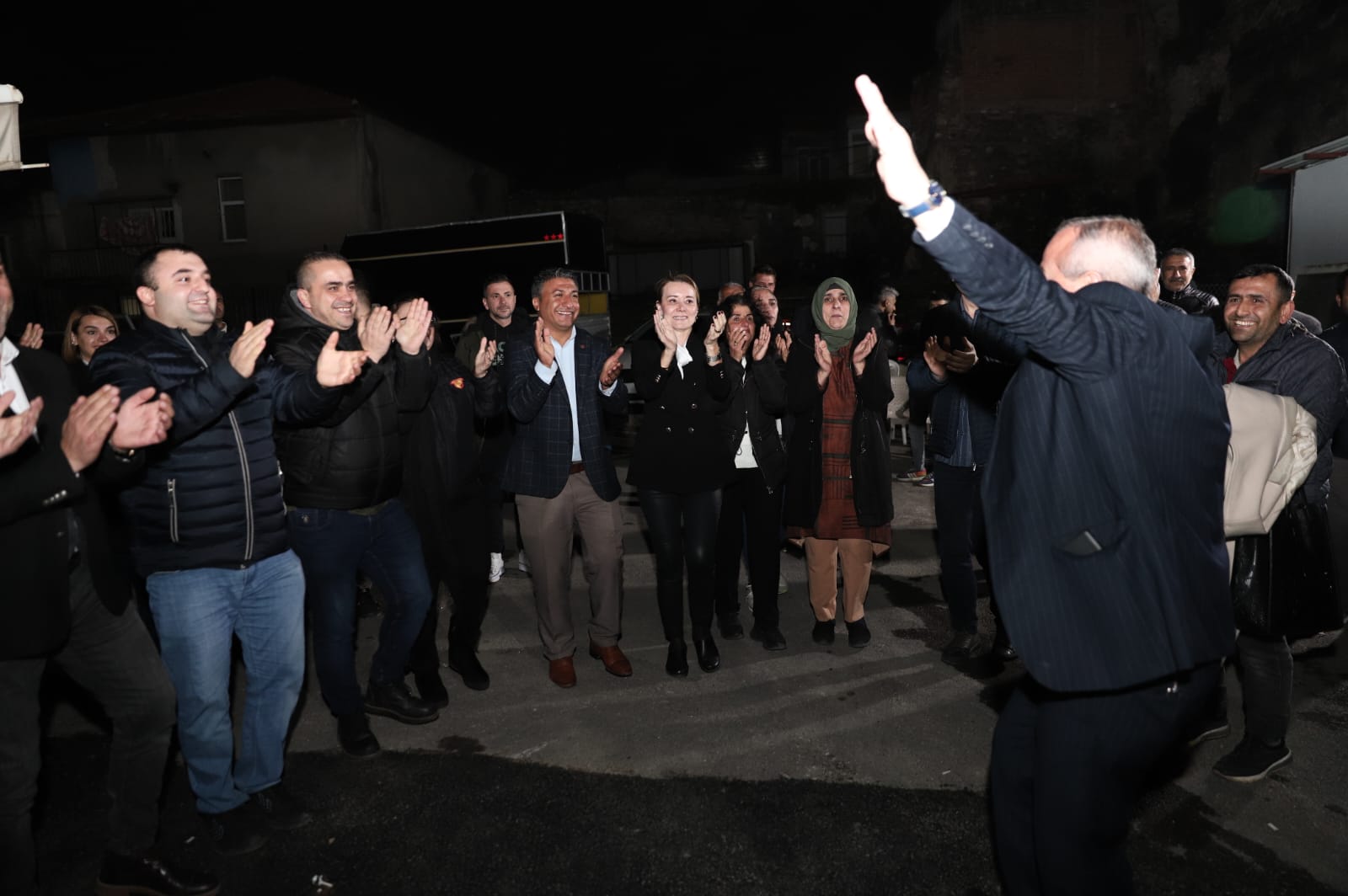 CHP'li Konak Adayı Mutlu: "Her sokağa hizmet götüreceğiz"
