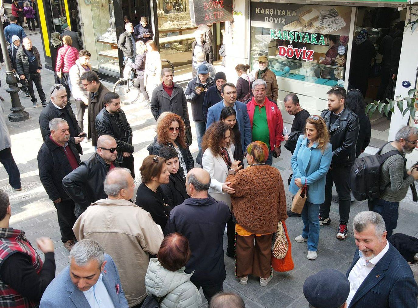 Yıldız İşçimenler Ünsal’a Çarşı’da büyük ilgi! “Çarşı, yeniden alışverişin göz bebeği olacak”