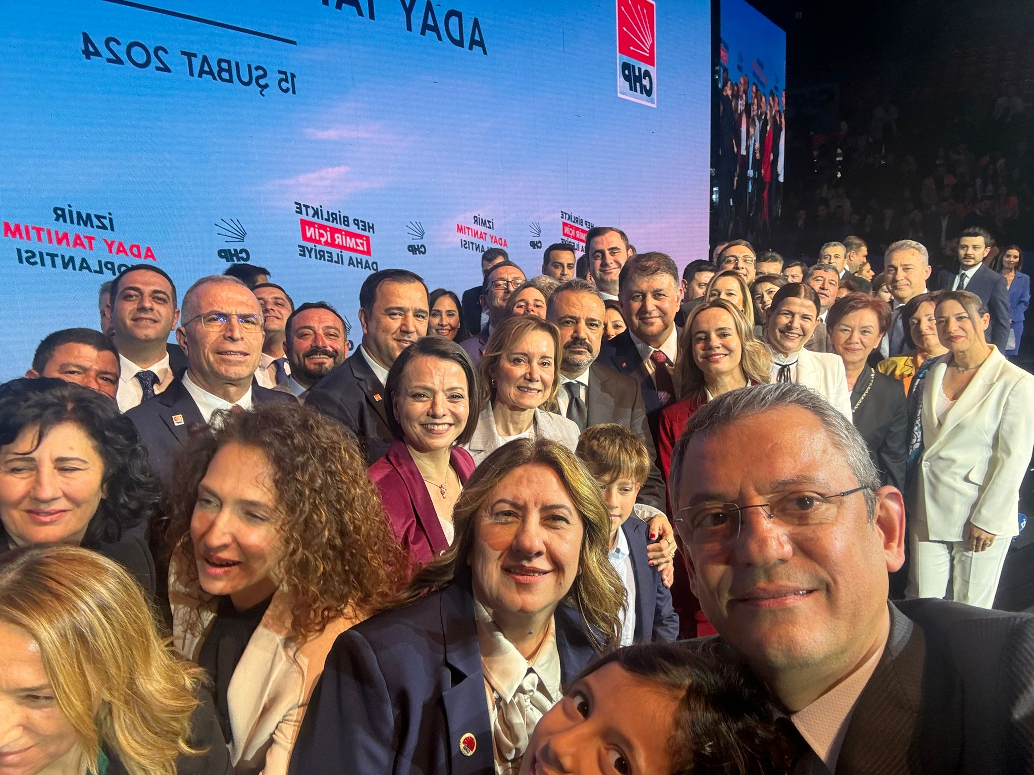 Özel’den “ÖZEL” Selfie