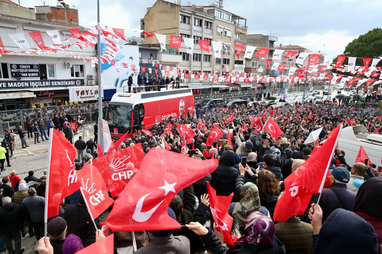 Özel’den bayram ikramiyesinin 3000 TL olmasına tepki