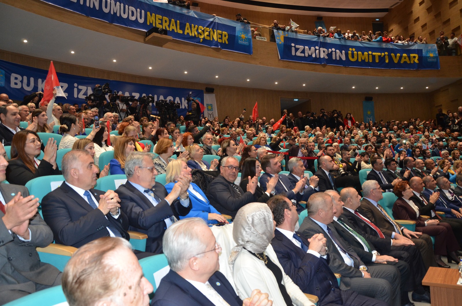 İYİ Parti İzmir’de adaylarını ve projelerini tanıttı