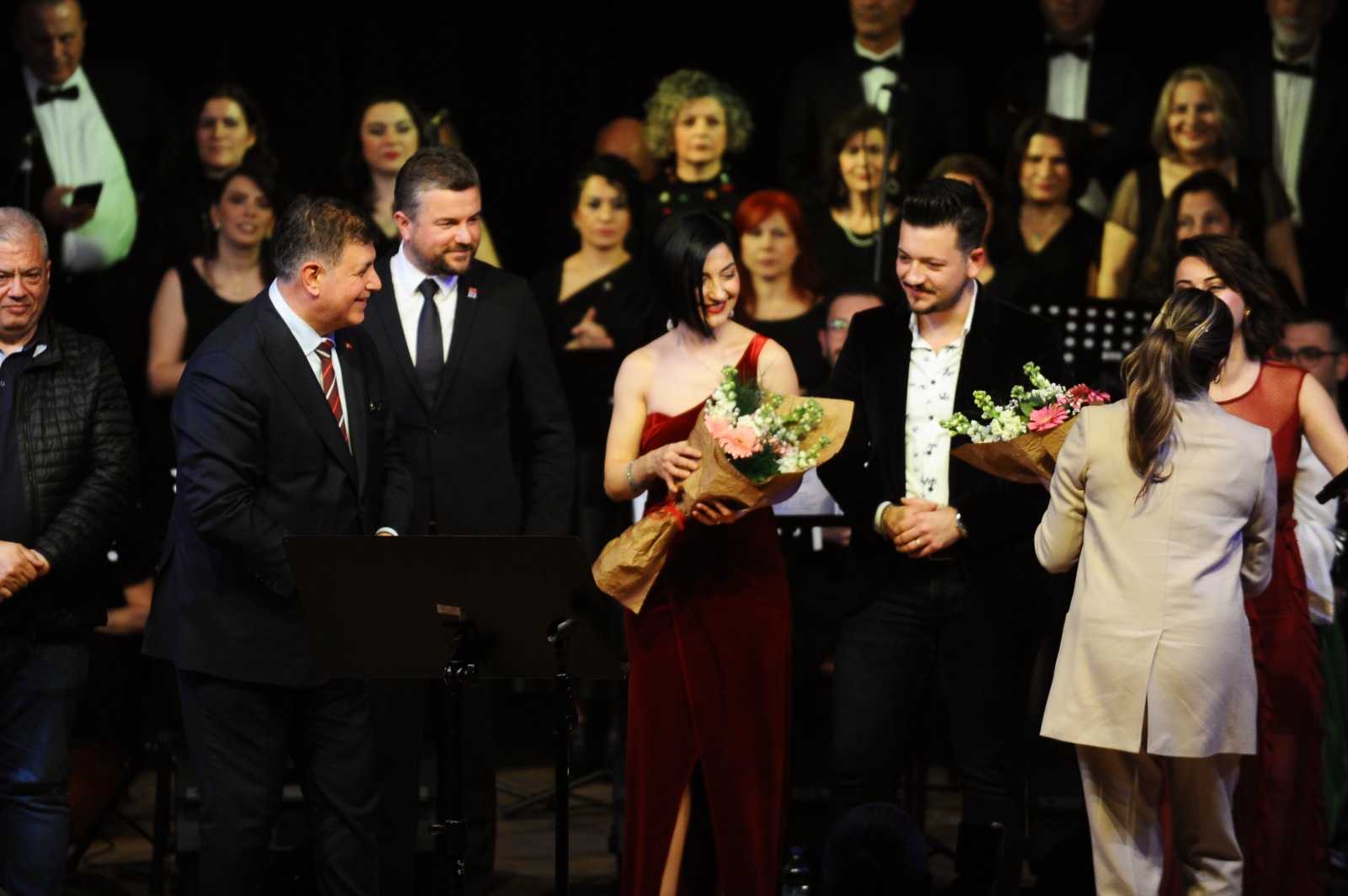 Başkan Tugay, Balkan ezgilerine eşlik etti