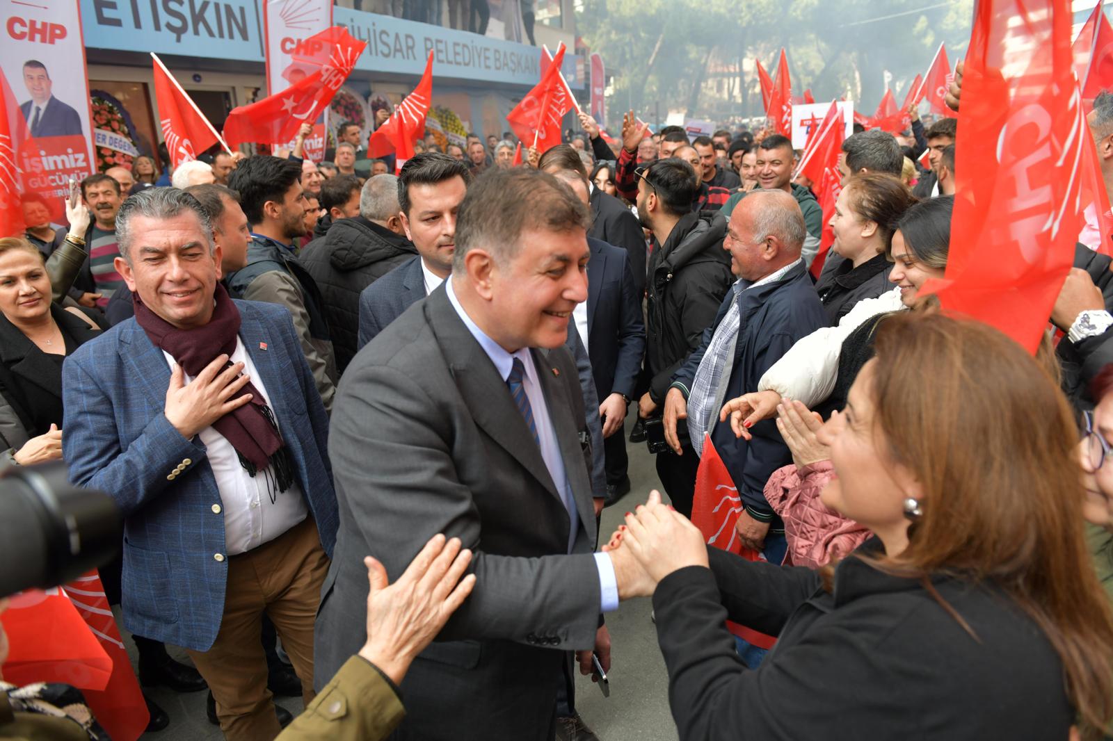 Başkan Tugay’dan rakibi Dağ’a: Siz ağaç görseniz elinize balta alırsınız