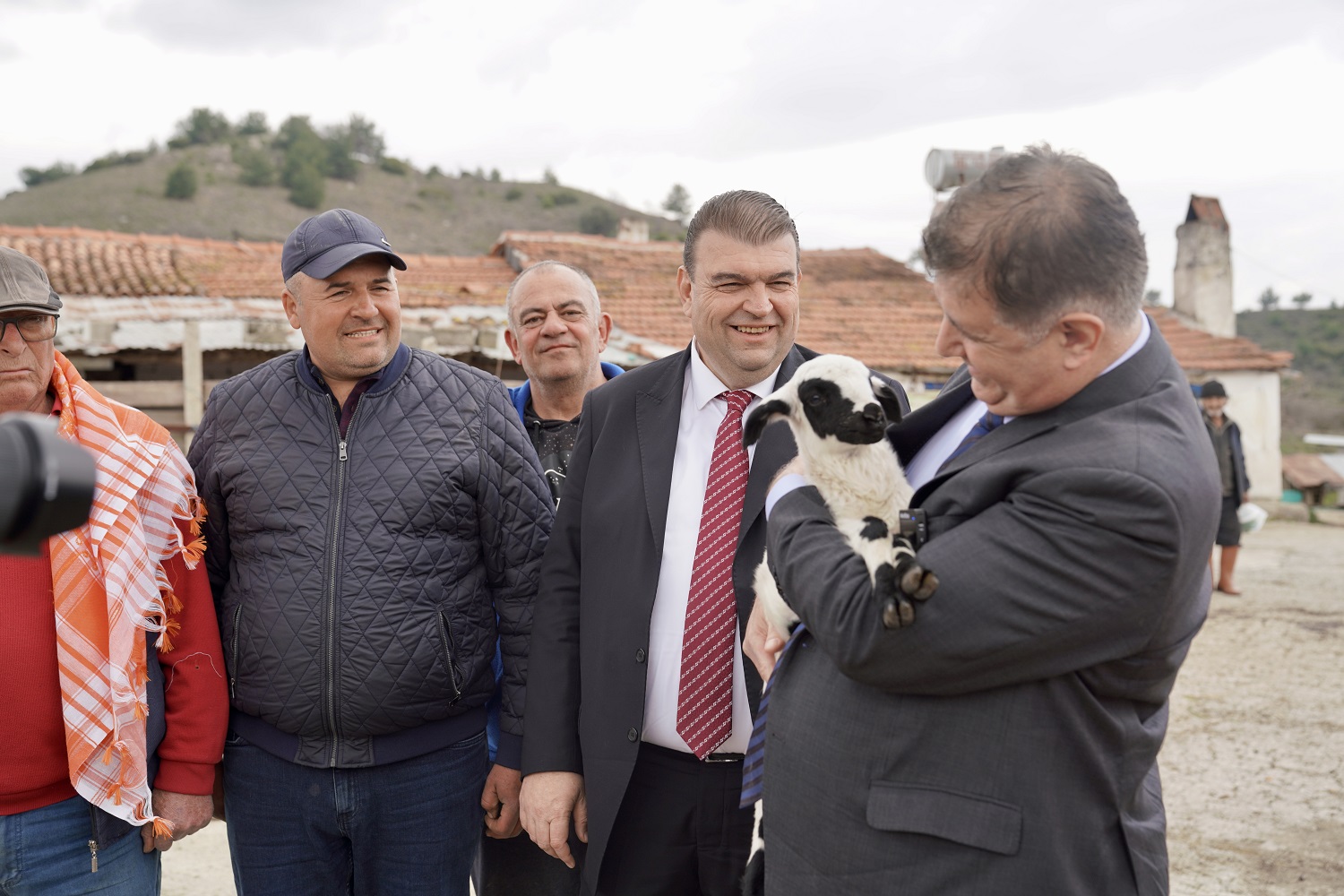 Cemil Tugay ve İsmail Yetişkin Seferihisarlılarla buluştu