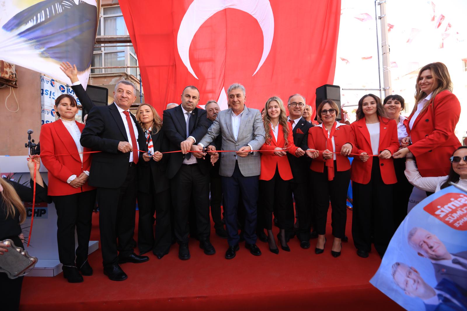 Güzelbahçe’de Seçim Koordinasyon Merkezi Büyük Bir Coşkuyla Açıldı
