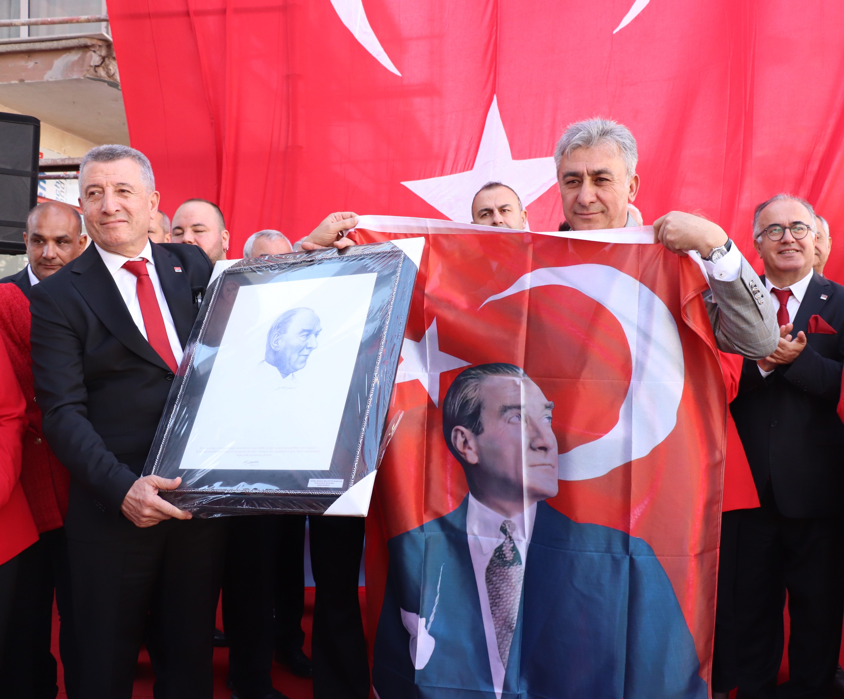Güzelbahçe’de Seçim Koordinasyon Merkezi Büyük Bir Coşkuyla Açıldı