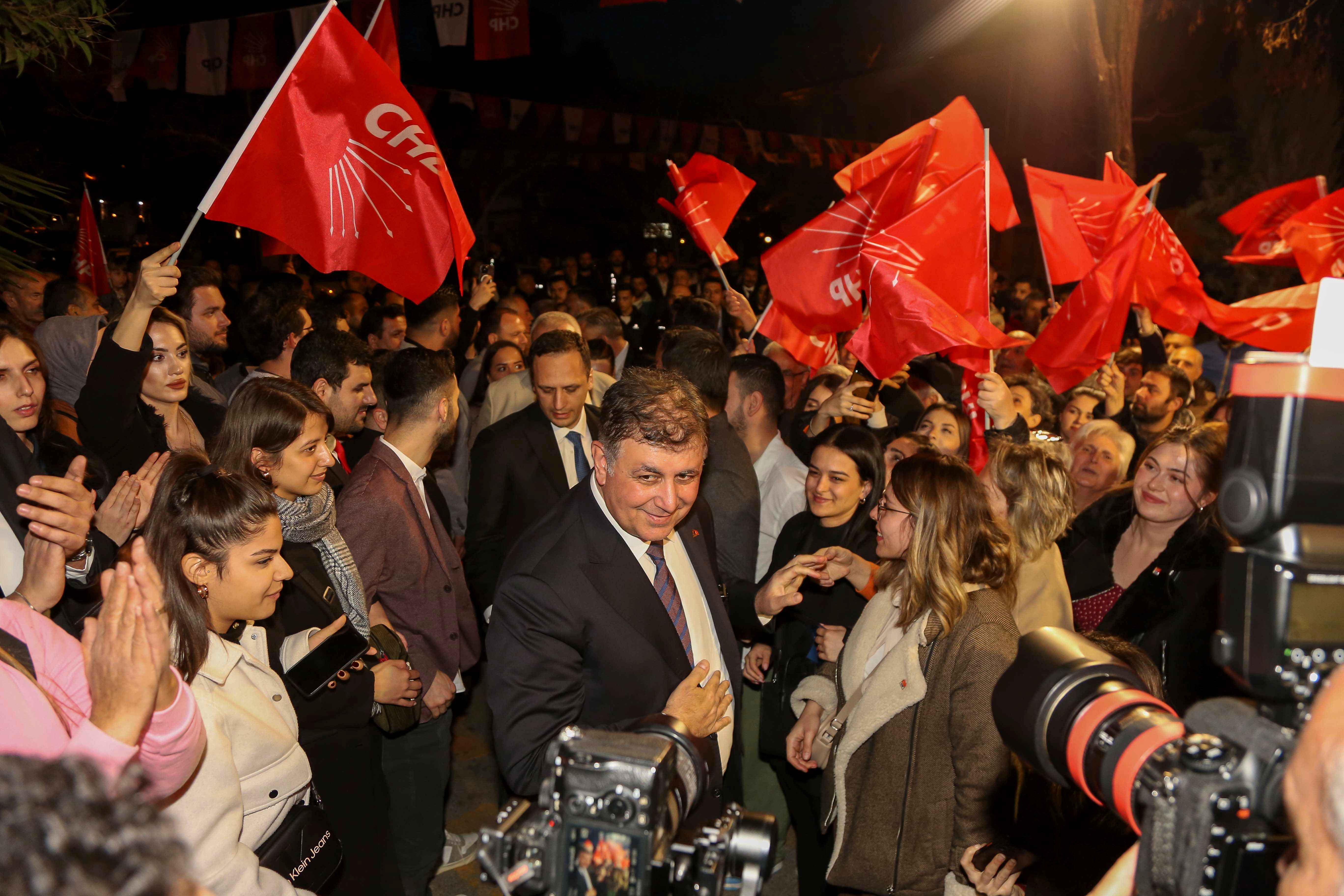 CHP’li Eşki’den miting gibi açılış