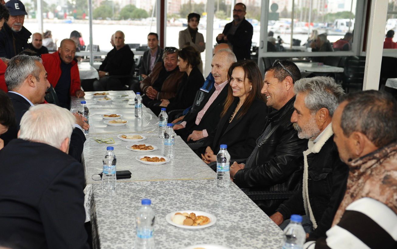 Başkan Adayı Yıldız İşçimenler Ünsal Karşıyakalı balıkçılarla buluştu  “Emeğe, emekçiye sahip çıkacağız”