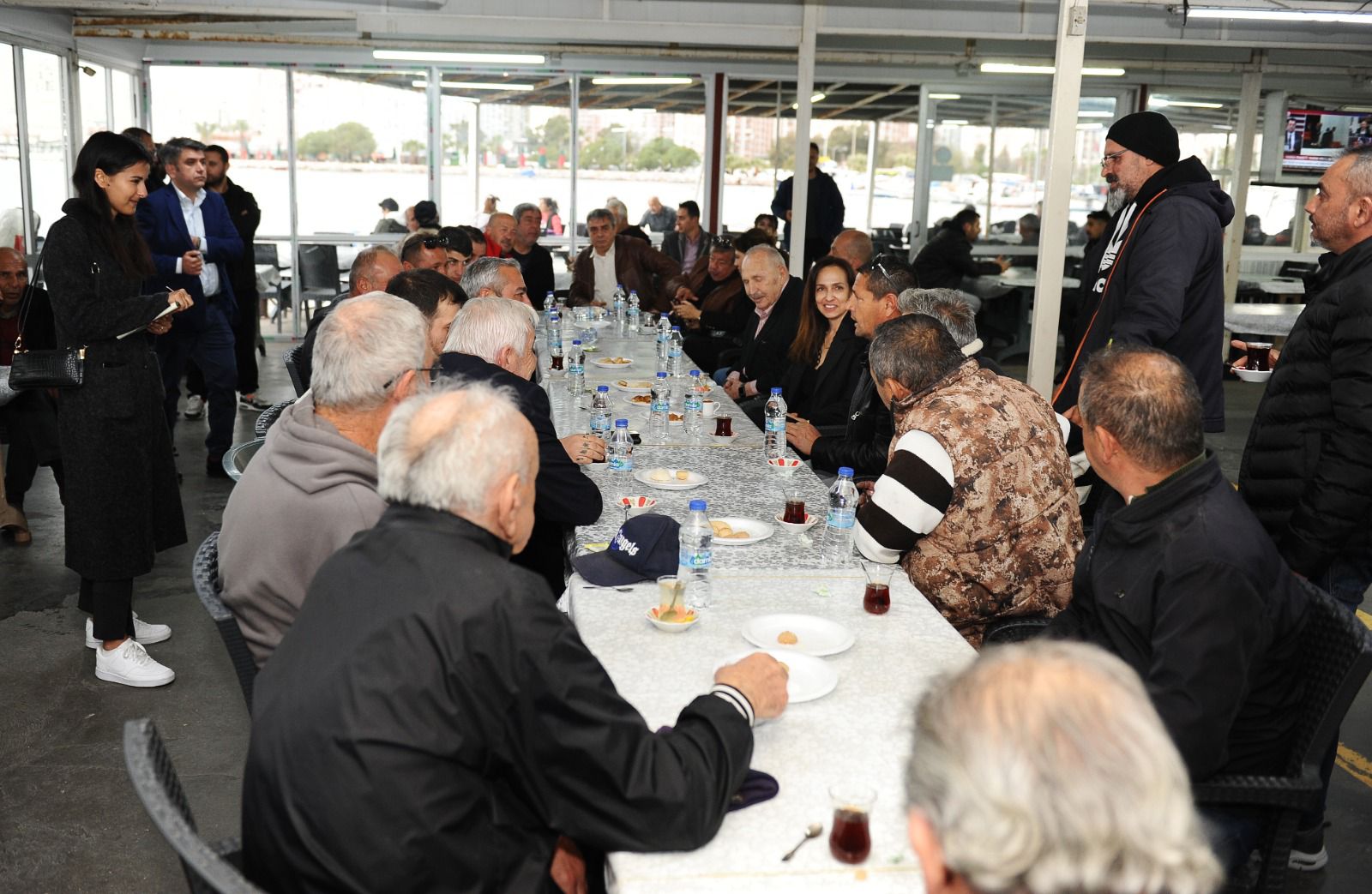 Başkan Adayı Yıldız İşçimenler Ünsal Karşıyakalı balıkçılarla buluştu  “Emeğe, emekçiye sahip çıkacağız”