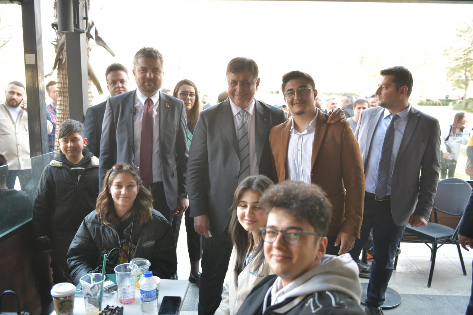 Başkan Tugay'dan trafiği rahatlatacak ‘deniz taksi’ formülü