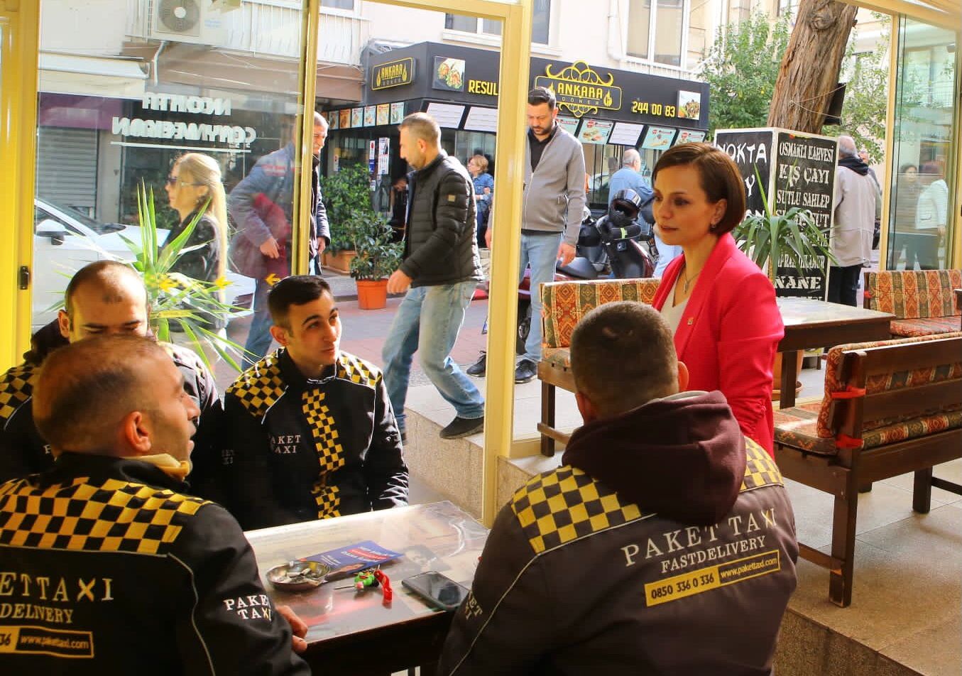 Kınay’dan CHP Karabağlar İlçe Örgütü’nün En Yaşlı Üyesine Ziyaret