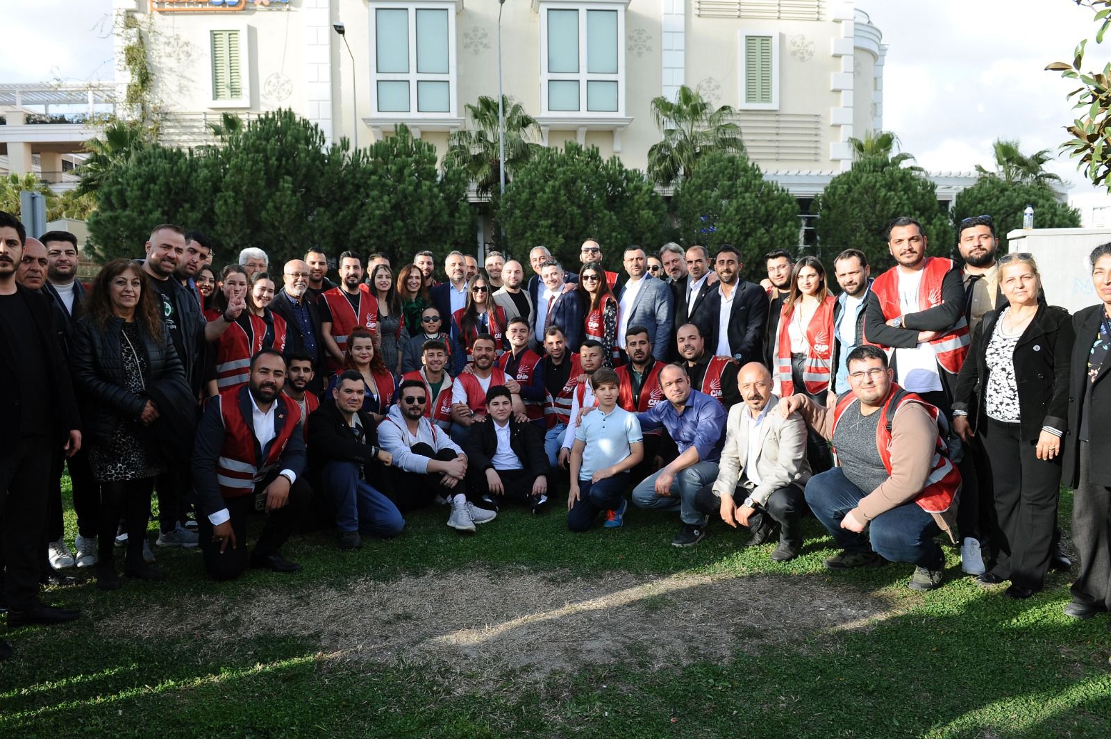 CHP Karşıyaka Adayı Yıldız İşçimenler Ünsal Seçim Ofisi’ni açtı, projelerini anlattı
