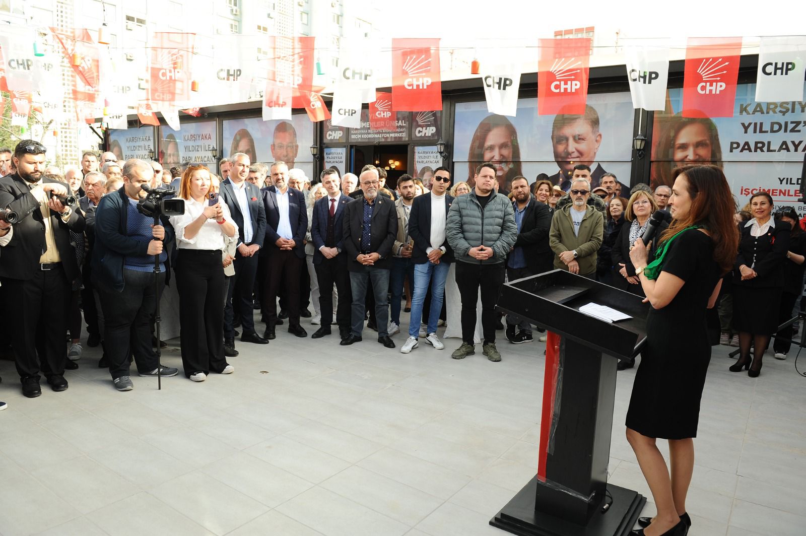 CHP Karşıyaka Adayı Yıldız İşçimenler Ünsal Seçim Ofisi’ni açtı, projelerini anlattı