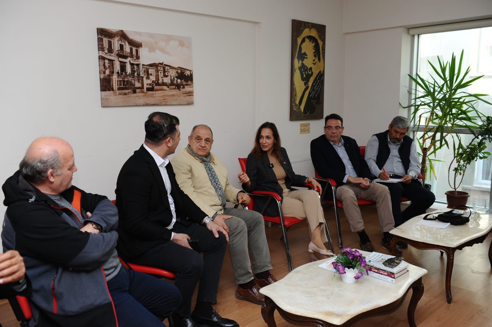 CHP Karşıyaka Adayı Ünsal’dan kahramanlara vefa ziyaretleri