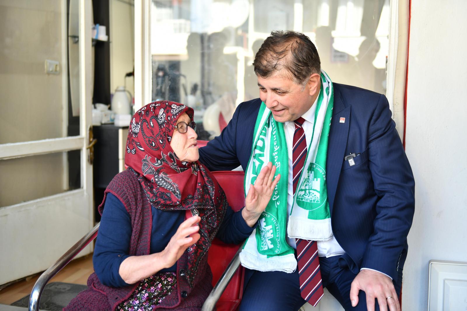 Başkan Tugay'dan Beydağ'a soğuk hava deposu ve greyder sözü