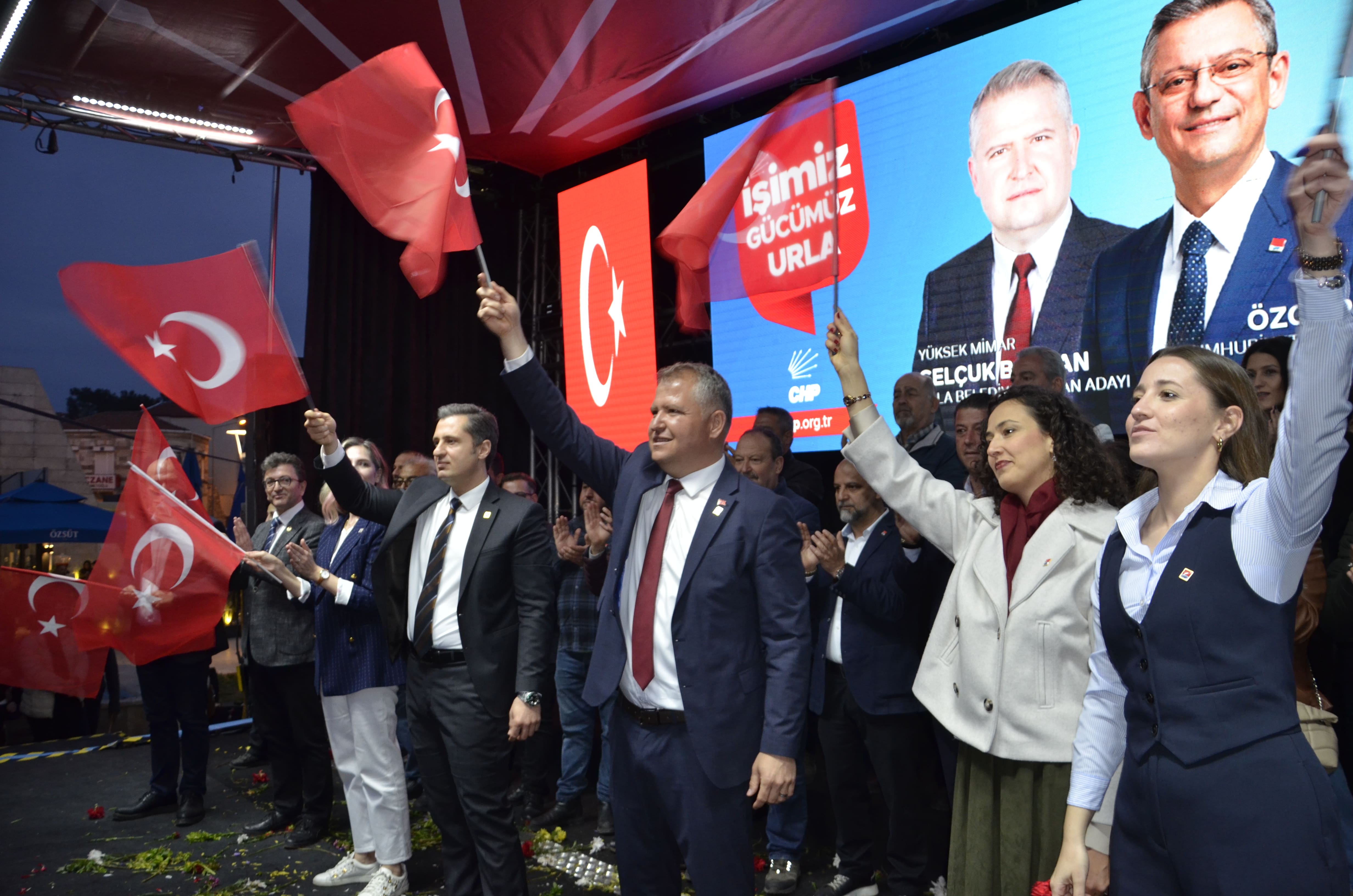 CHP Urla Belediye Başkan Adayı Selçuk Balkan’ın Seçim Ofisi Açılışı Mitinge Dönüştü!