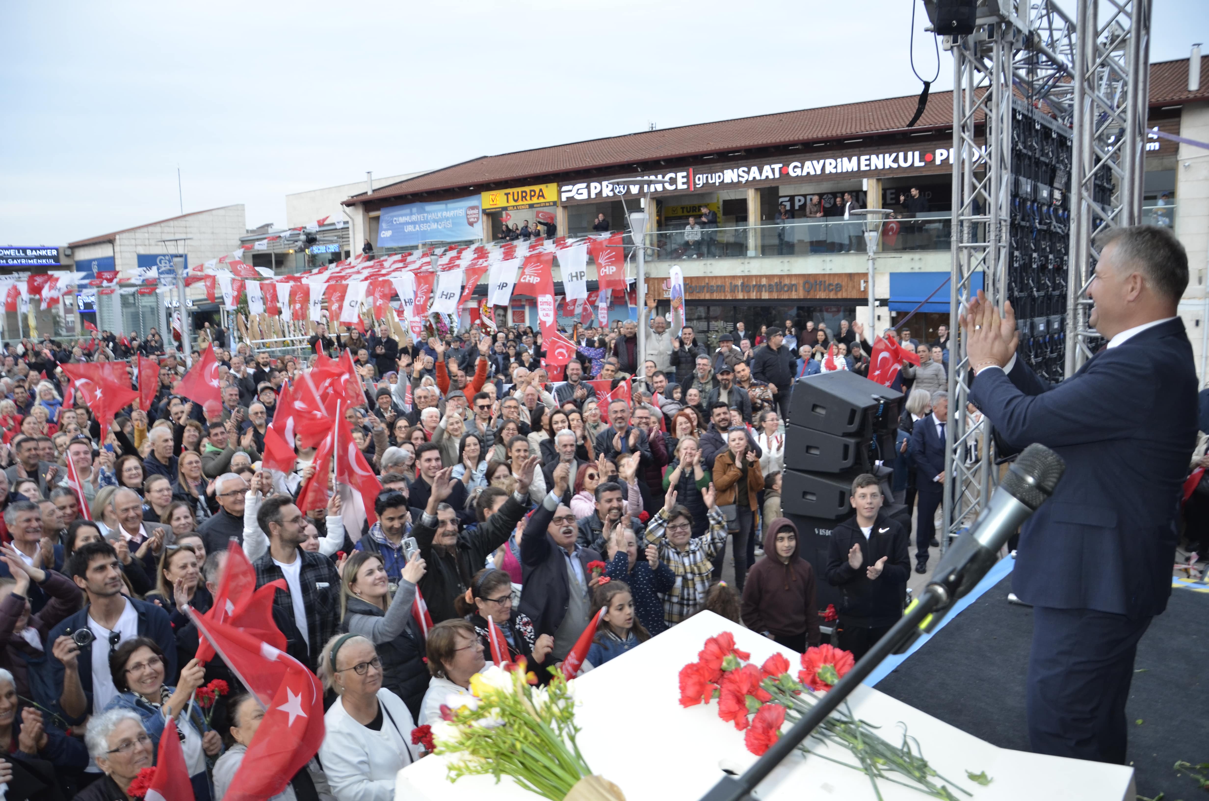 CHP Urla Belediye Başkan Adayı Selçuk Balkan’ın Seçim Ofisi Açılışı Mitinge Dönüştü!