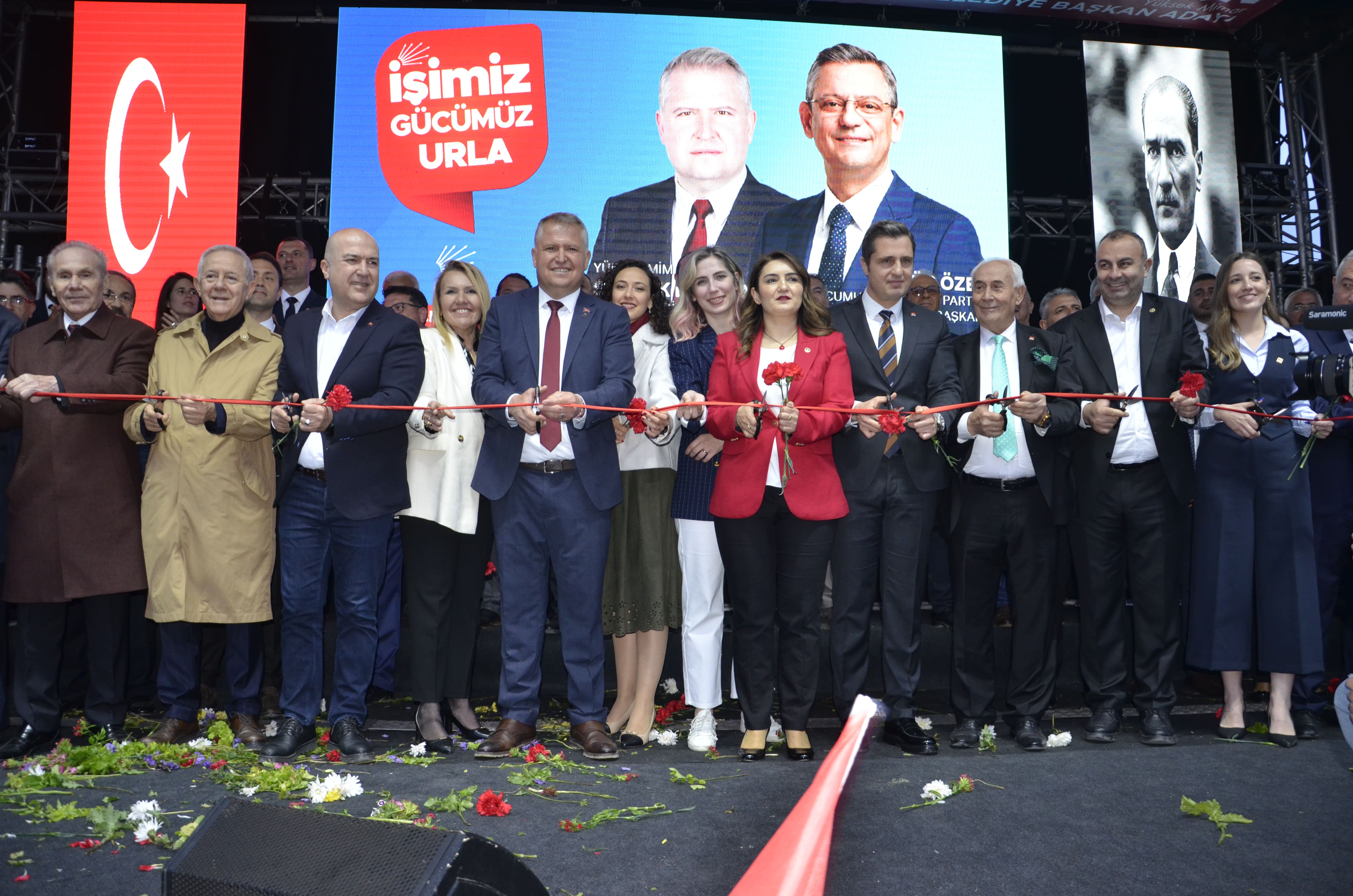 CHP Urla Belediye Başkan Adayı Selçuk Balkan’ın Seçim Ofisi Açılışı Mitinge Dönüştü!