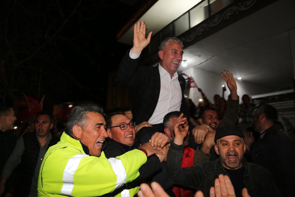 Bergama'da CHP’li Tanju Çelik'e sevgi seli!