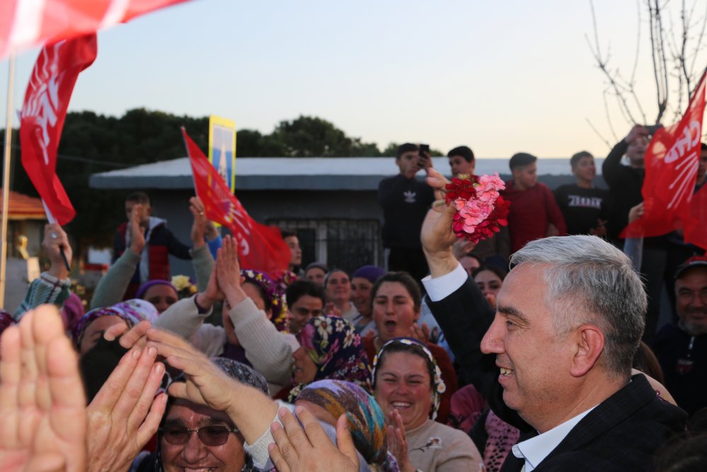 Bergama'da CHP’li Tanju Çelik'e sevgi seli!