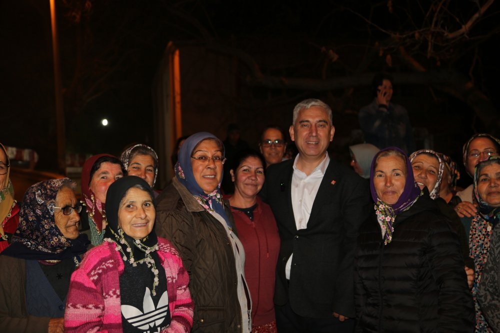Bergama'da CHP’li Tanju Çelik'e sevgi seli!