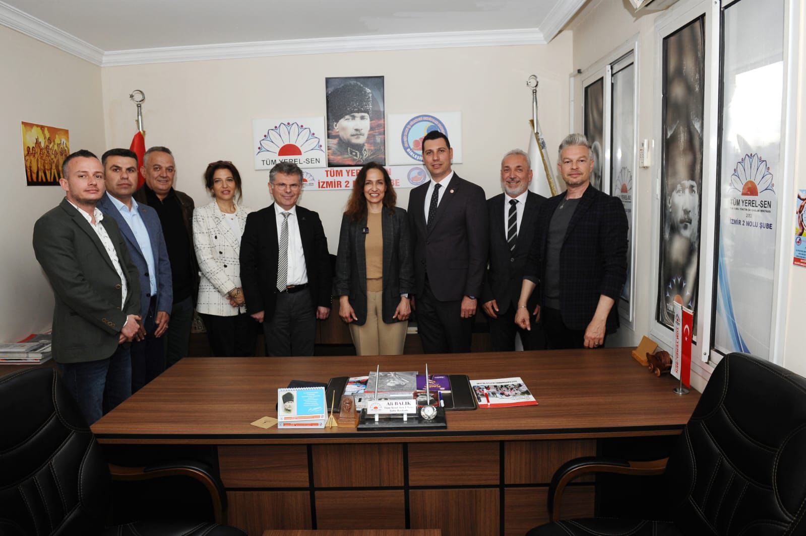 CHP Karşıyaka Adayı Ünsal sendika temsilcileriyle buluştu  “Emek mücadelesinde sendikalarla dayanışma içinde olacağız”