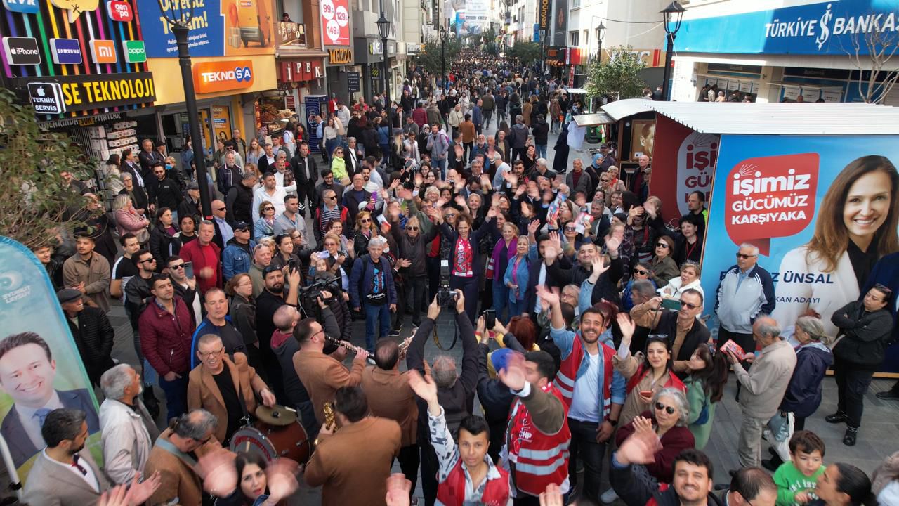 Karşıyaka Çarşı’da “Yıldız Ünsal” coşkusu!