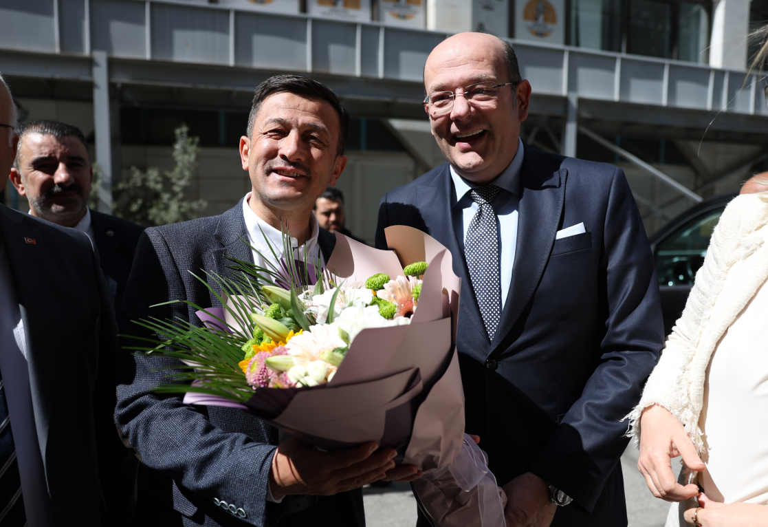 İzmir Büyükşehir Belediye Başkan Adayı Hamza Dağ: “İzmir’i parmakla gösterilen modern bir şehir yapacağız”