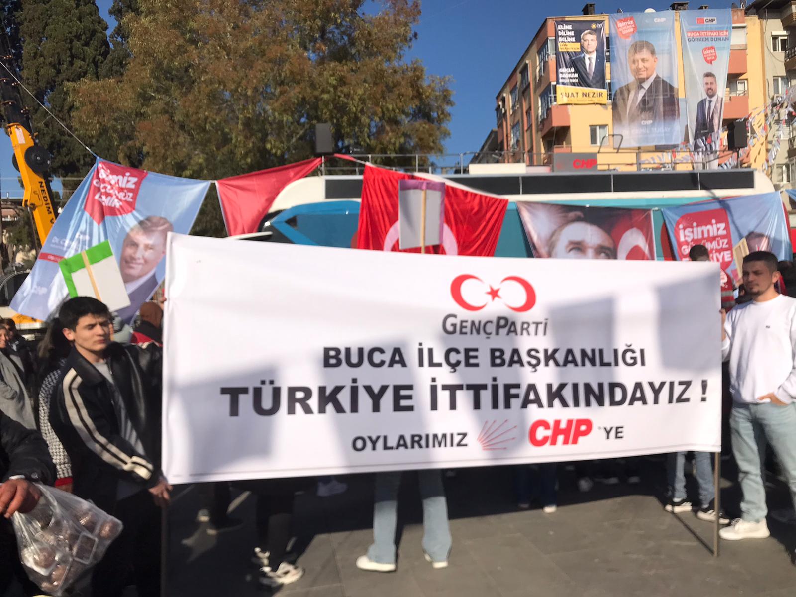 Genç Parti mitinglerde CHP’ye destek verdi