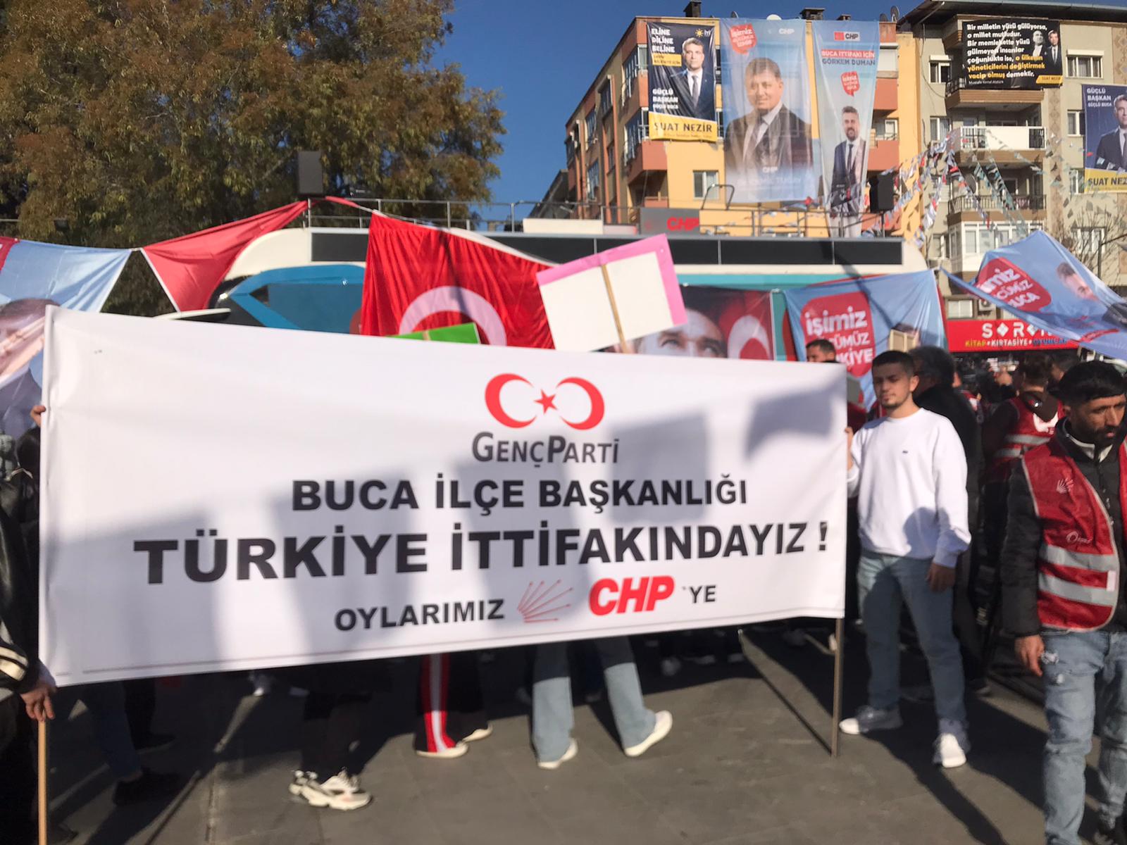 Genç Parti mitinglerde CHP’ye destek verdi