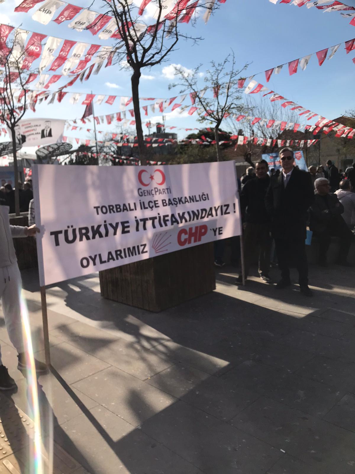 Genç Parti mitinglerde CHP’ye destek verdi