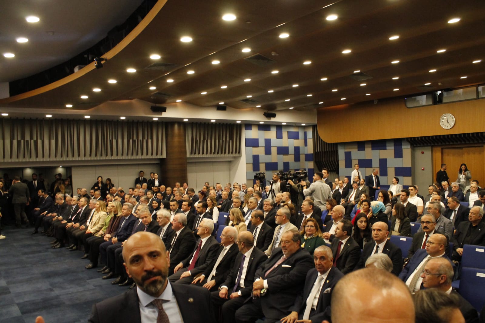 Fidan, İzmir’de iş insanları ile buluştu: ‘Hükümetimizin İzmir’e yönelik hedefleri çok büyük’