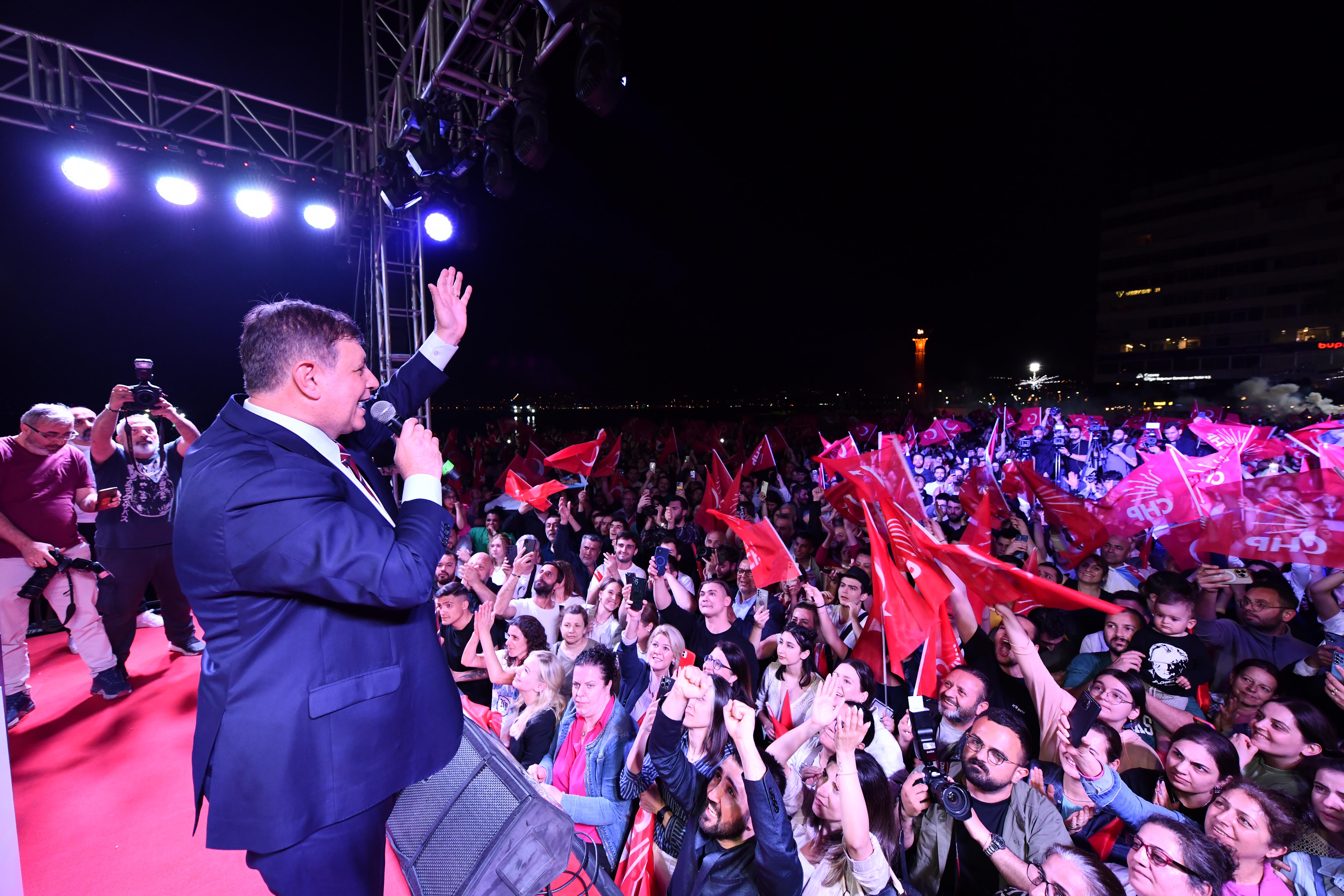 Cumhuriyet Meydanı'nda muhteşem final