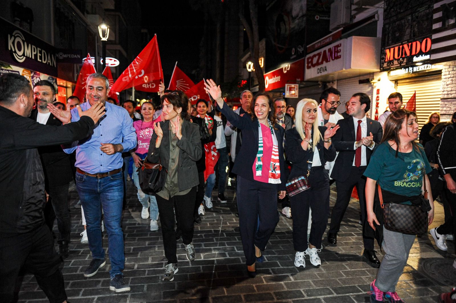 Karşıyaka’da Yıldız Ünsal’a muhteşem kutlama!