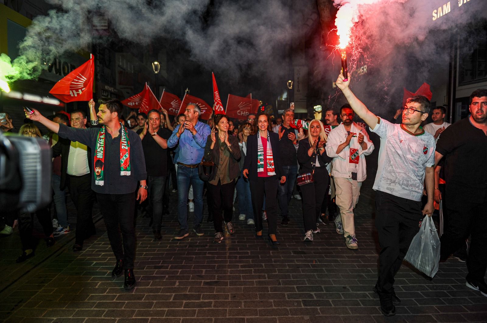Karşıyaka’da Yıldız Ünsal’a muhteşem kutlama!