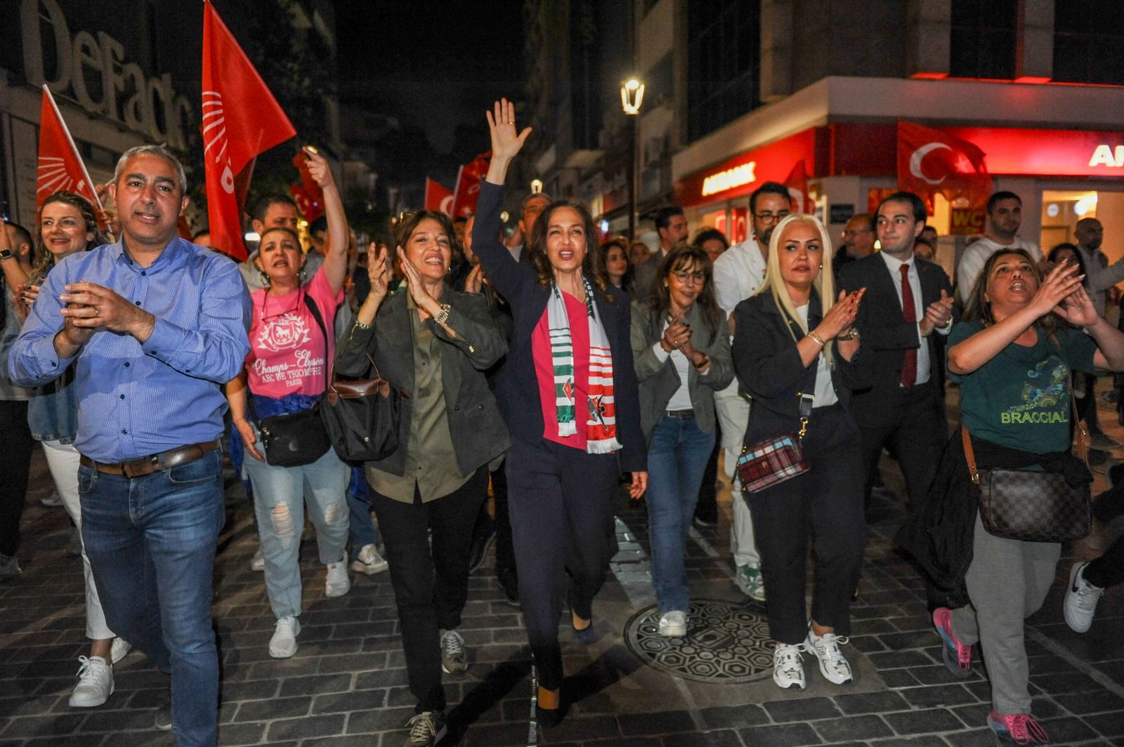 Karşıyaka’da Yıldız Ünsal’a muhteşem kutlama!