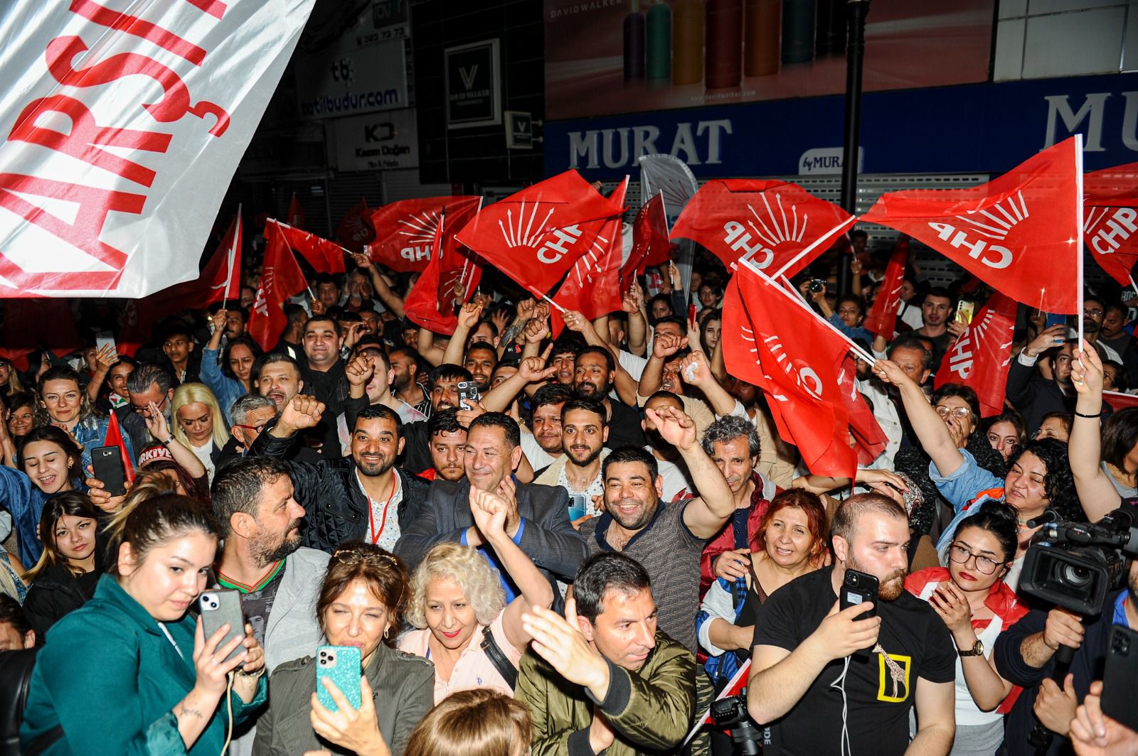 Karşıyaka’da Yıldız Ünsal’a muhteşem kutlama!