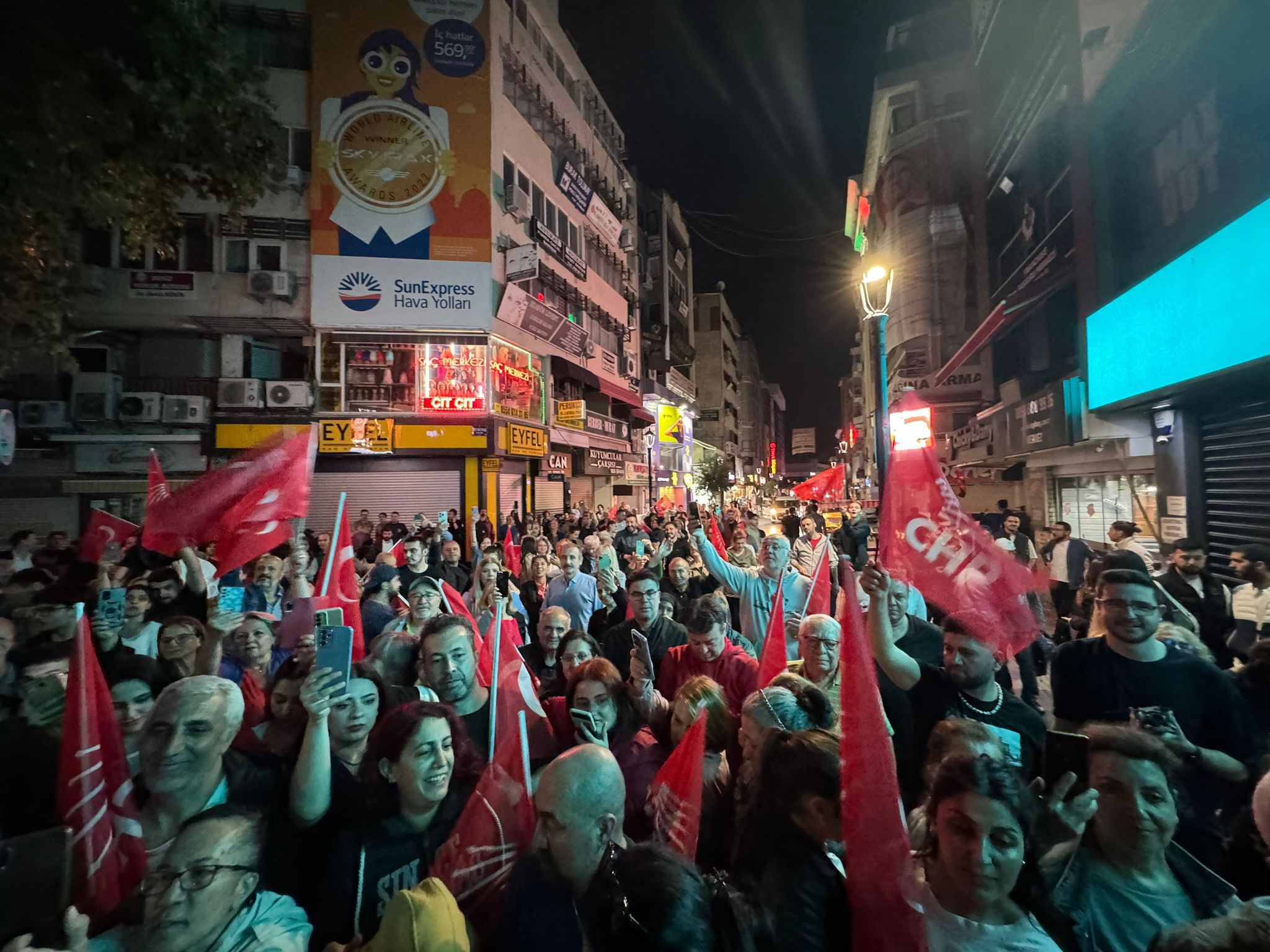Karşıyaka’da Yıldız Ünsal’a muhteşem kutlama!