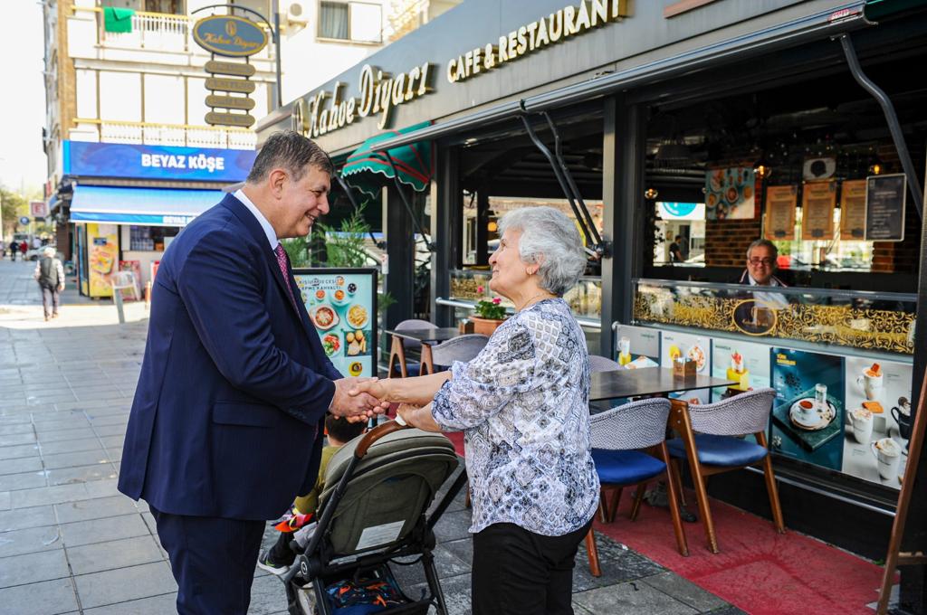 İlk ziyaret Zübeyde Ana’ya