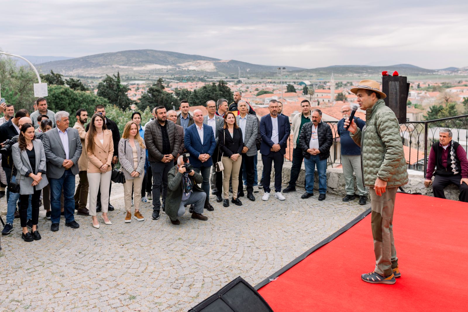 Lal Denizli 13. Alaçatı Ot Festivali Tanıtım Toplantısı için Halkla Bir Araya Geldi