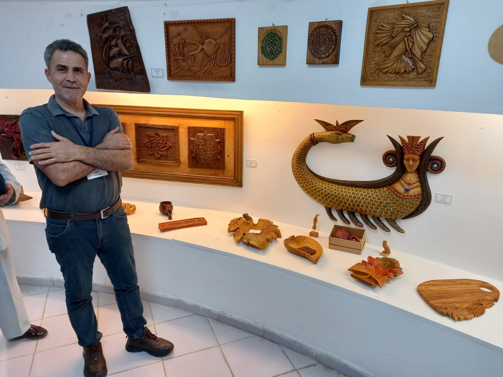 Aşir Güler ve kursiyerlerinden görülmeye değer sergi; Ahşaba hayat verdiler