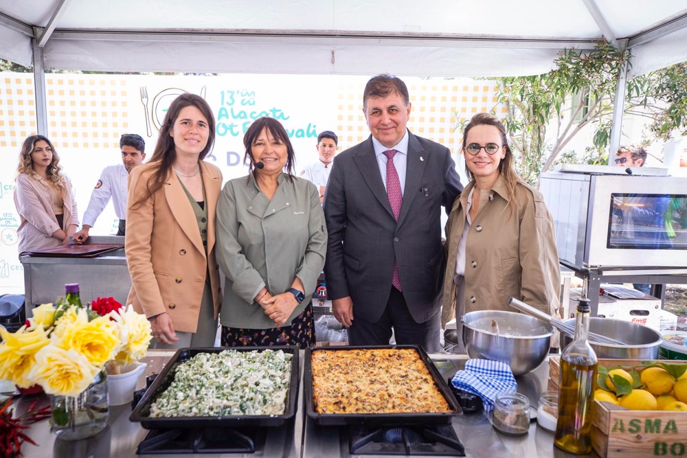 “Öz’e Dönüş” konseptiyle 13. Alaçatı Ot Festivali büyük bir coşkuyla başladı