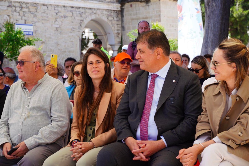“Öz’e Dönüş” konseptiyle 13. Alaçatı Ot Festivali büyük bir coşkuyla başladı