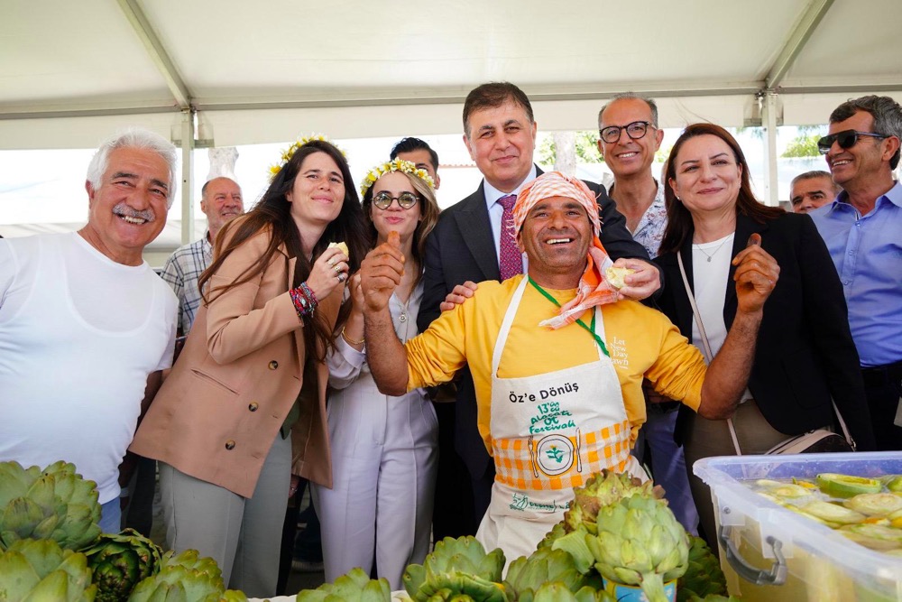 “Öz’e Dönüş” konseptiyle 13. Alaçatı Ot Festivali büyük bir coşkuyla başladı