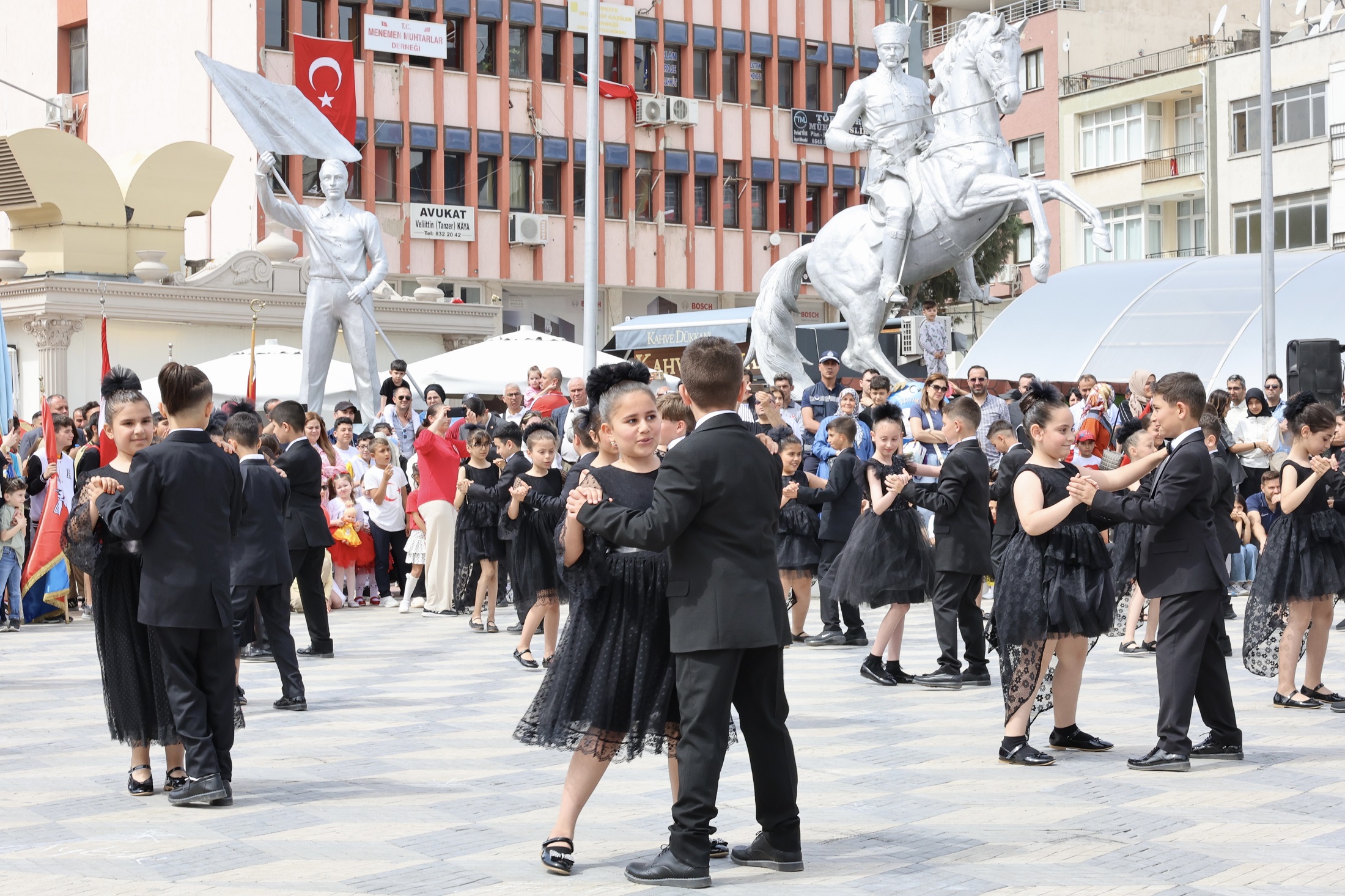 Menemen’de 23 Nisan coşkusu yaşandı
